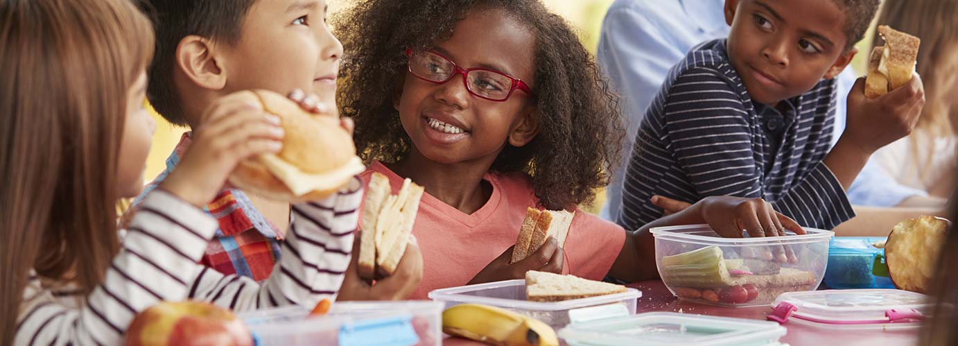 kids eating food